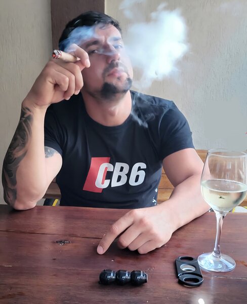 Singura sau divortata si vrei calitate si discretie. Hmmm! Hai pe whatsapp!